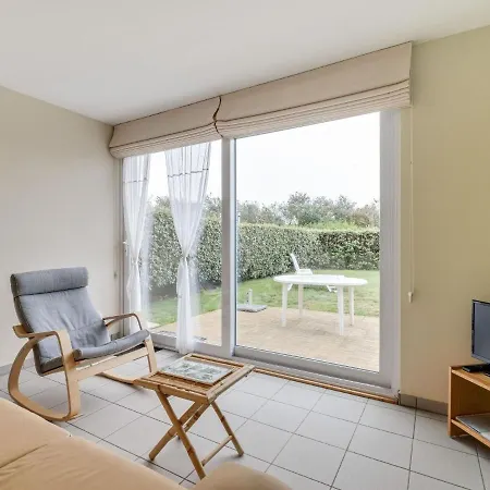 Cosy With Garden In *
