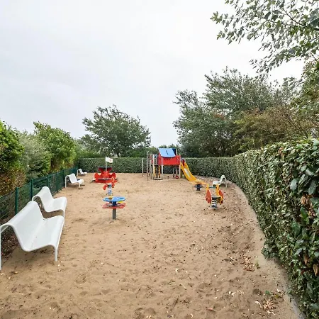 Cosy With Garden In *